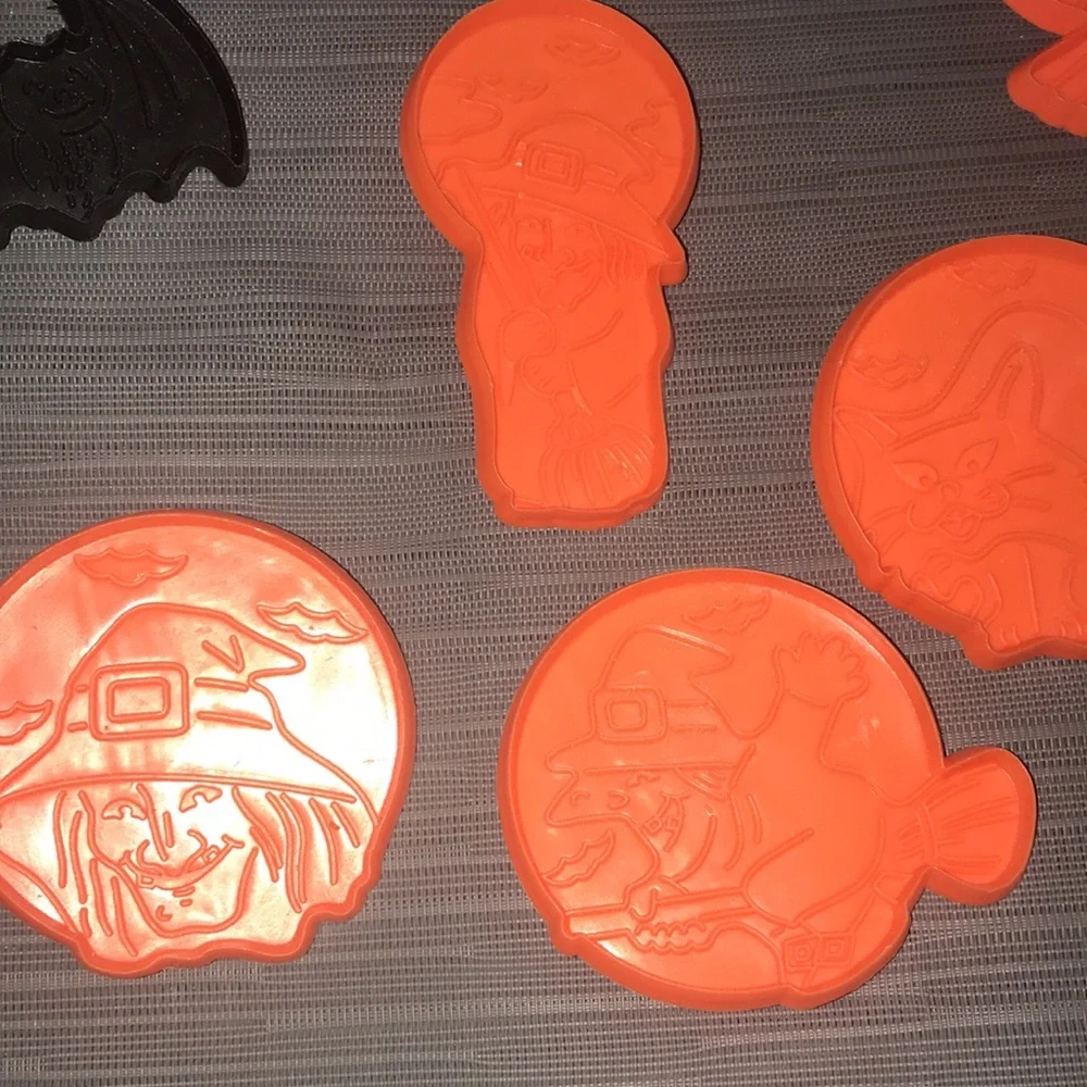 Halloween Plastic Cookie Cutters Press Lot of 8 Witch Bat Ghost Cat Vampire
